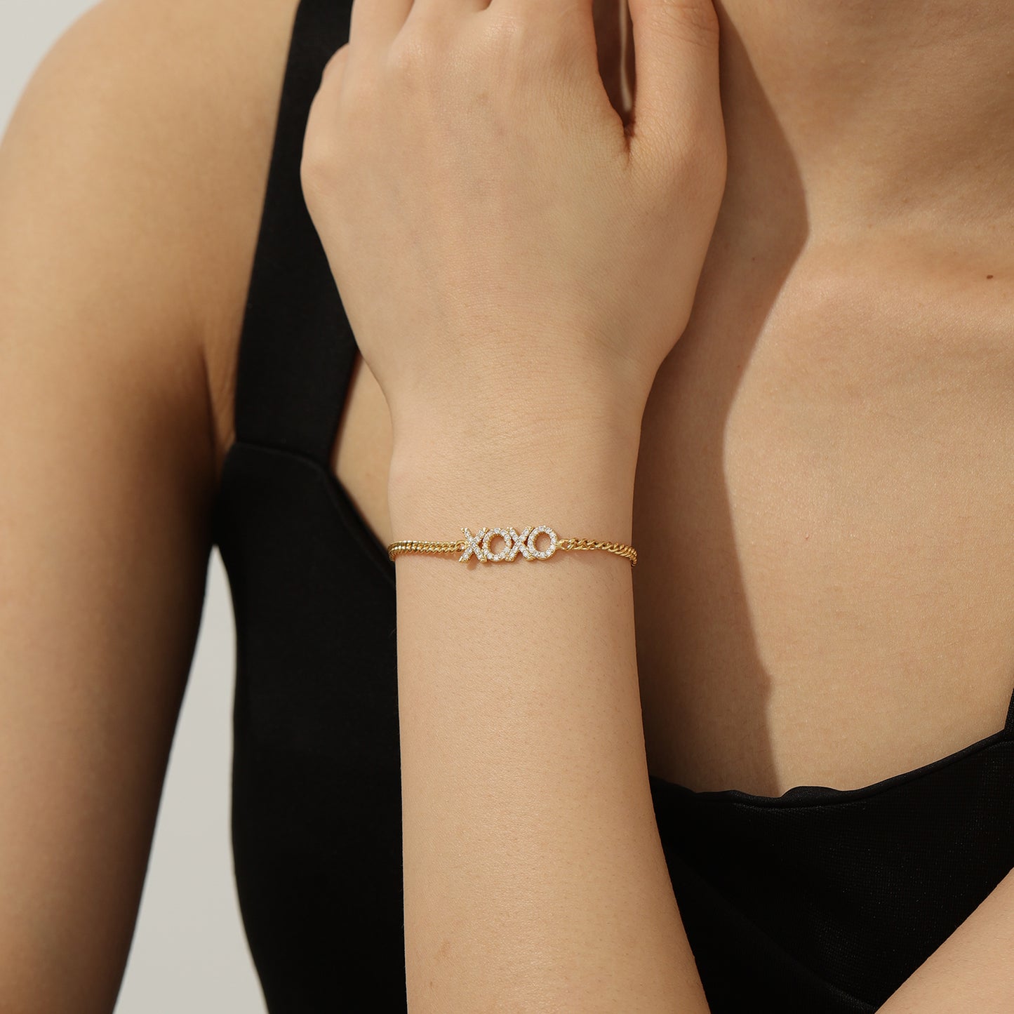 Bracelet avec nom délicat et lettre en diamant